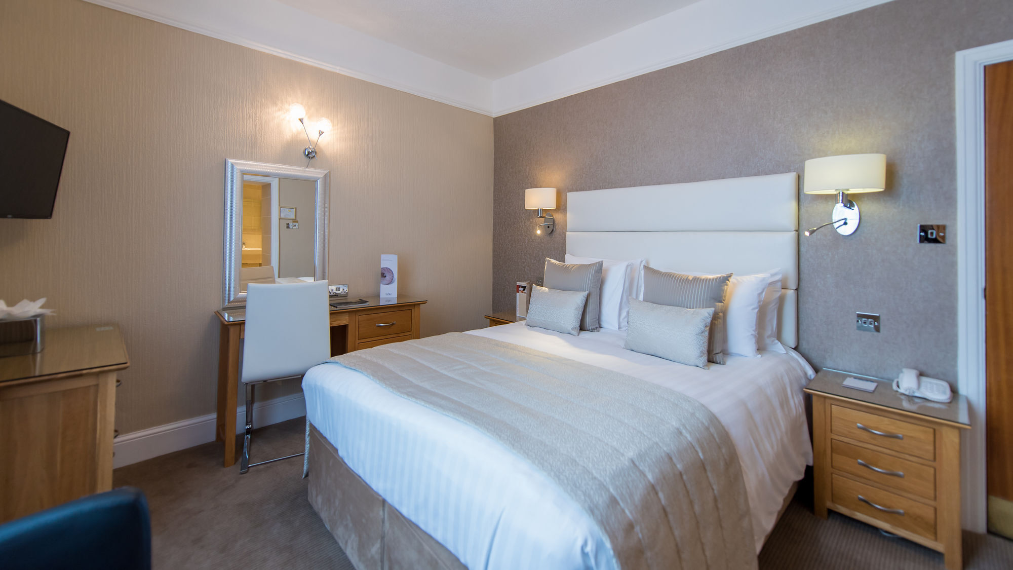 The Park Hotel بارنستابل المظهر الخارجي الصورة