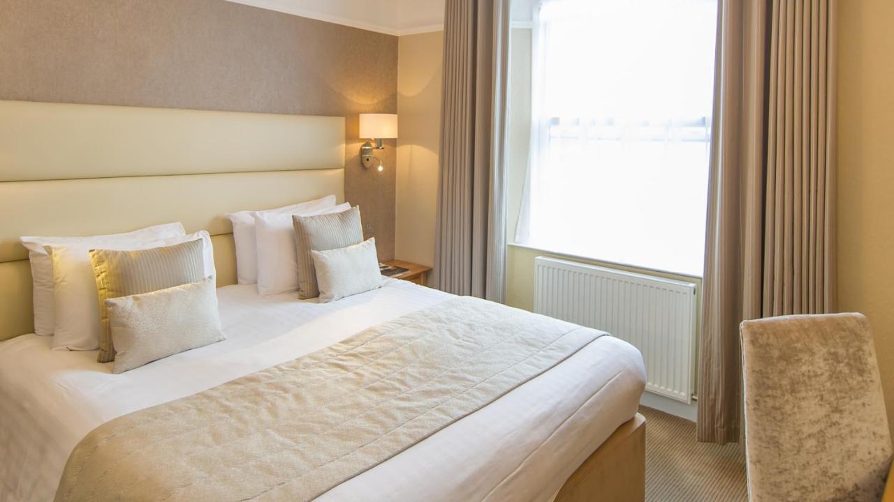 The Park Hotel بارنستابل المظهر الخارجي الصورة